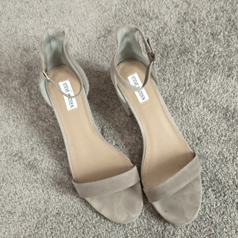 Size 10 Steve Madden Grey Suede Sandals